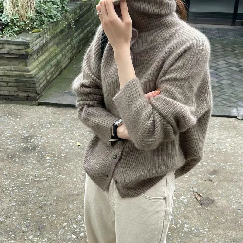 Marta™ - Cardigan chic con collo alto